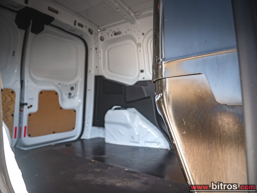 Ford TRANSIT COURIER VAN 1.5 CDTI DIESEL 95HP TREND — φωτογραφία 26