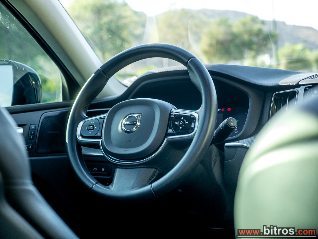 Volvo XC 60 2023 ULTIMATE DARK T8 RECHARGE 455HP PHEV AWD -GR — φωτογραφία 17