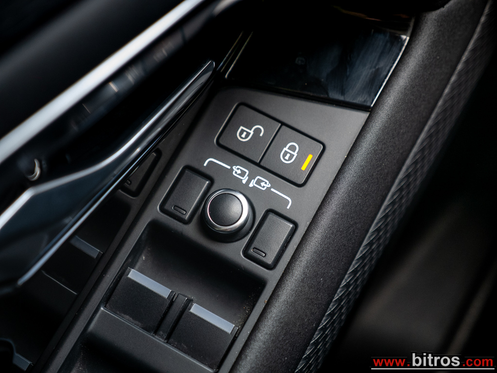 Land Rover Range Rover Evoque 2019 2.0 D150hp MHEV 4WD R-Dynamic SE AUTO F1 — φωτογραφία 17