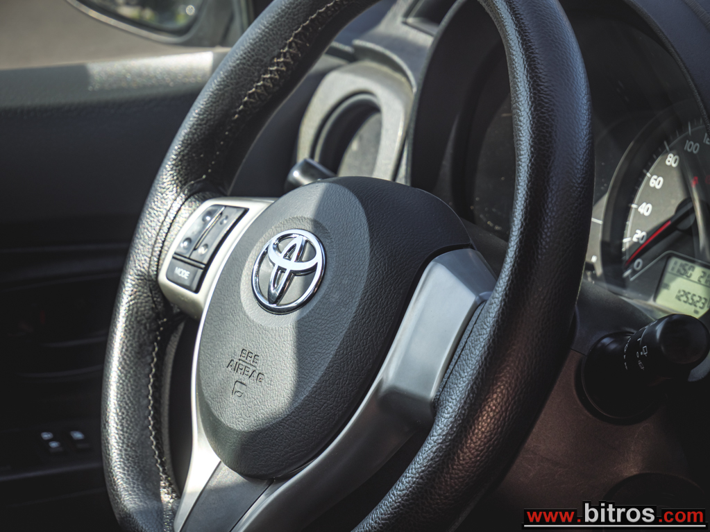 Toyota Yaris 2012 ΛΙΓΑ ΧΛΜ!!! ΕΛΛΗΝΙΚΟ ΙΔΙΩΤΗ 1.3 100hp! 6TAXYTO — φωτογραφία 17