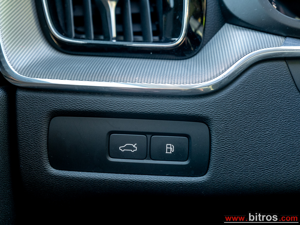 Volvo XC 60 2023 ULTIMATE DARK T8 RECHARGE 455HP PHEV AWD -GR — φωτογραφία 20