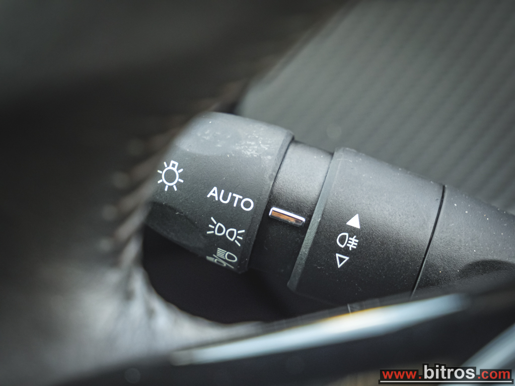 Peugeot 208 2021 1.2 100HP ALLURE BUSINESS — φωτογραφία 20