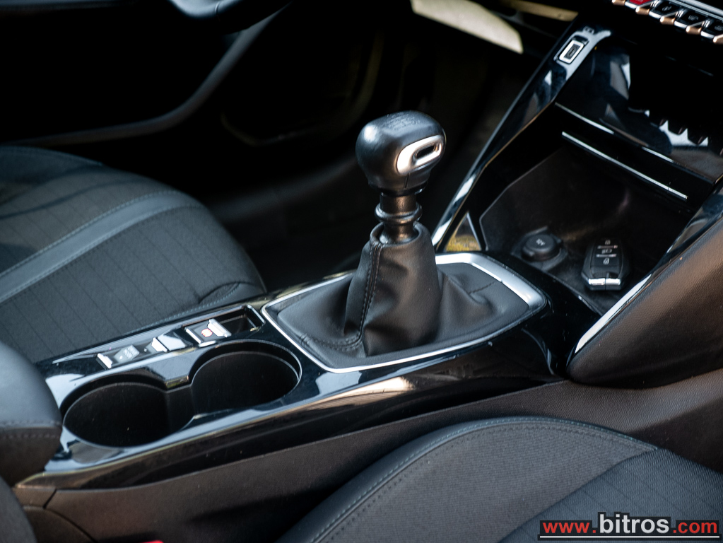 Peugeot 208 2022 1.2 100HP ALLURE BUSINESS — φωτογραφία 28