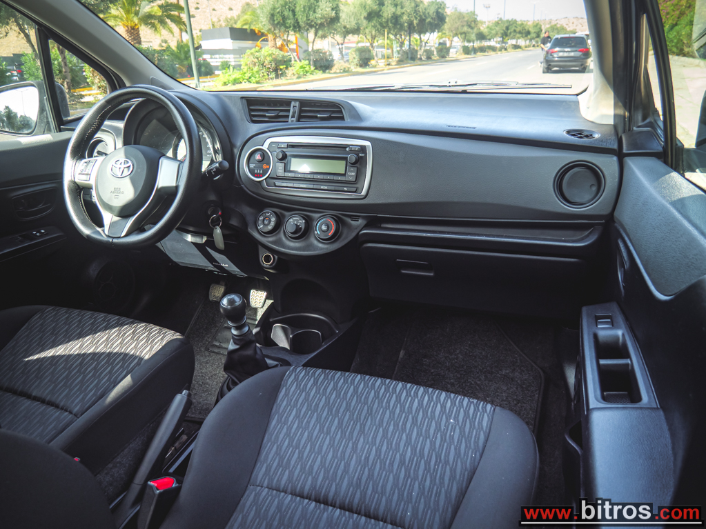 Toyota Yaris 2012 ΛΙΓΑ ΧΛΜ!!! ΕΛΛΗΝΙΚΟ ΙΔΙΩΤΗ 1.3 100hp! 6TAXYTO — φωτογραφία 4