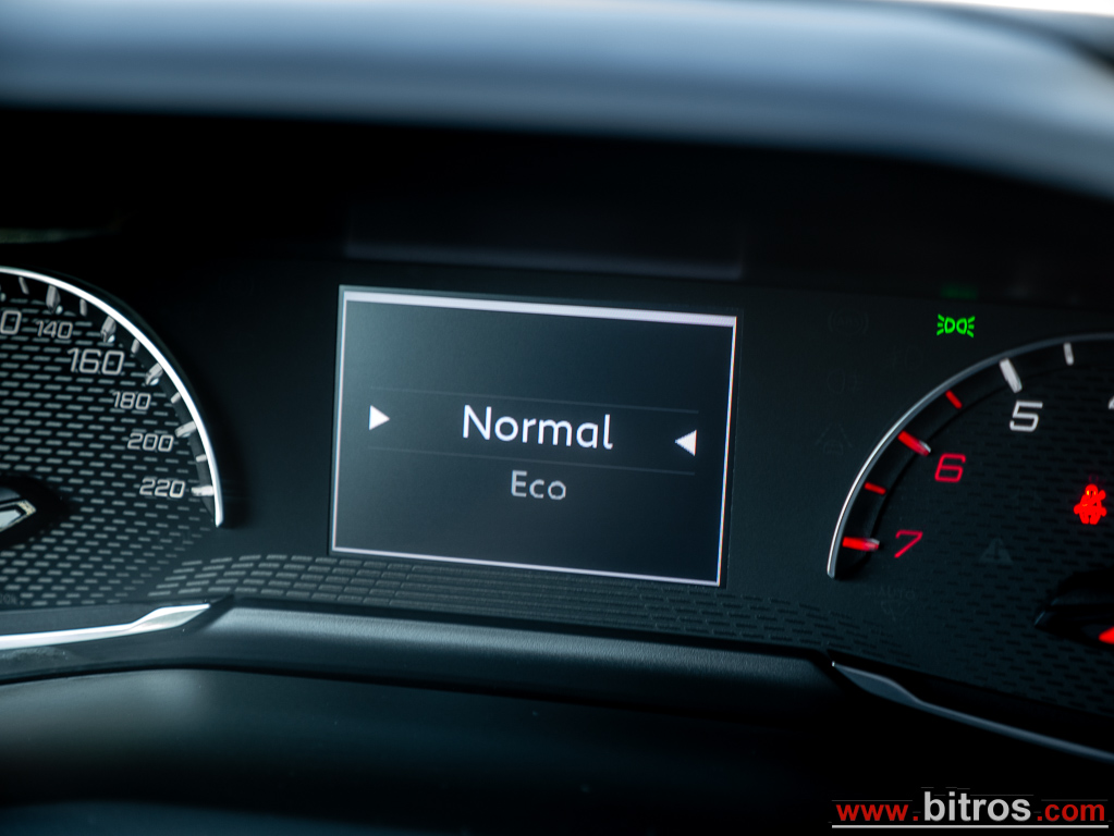 Peugeot 208 2022 1.2 100HP ALLURE BUSINESS — φωτογραφία 31