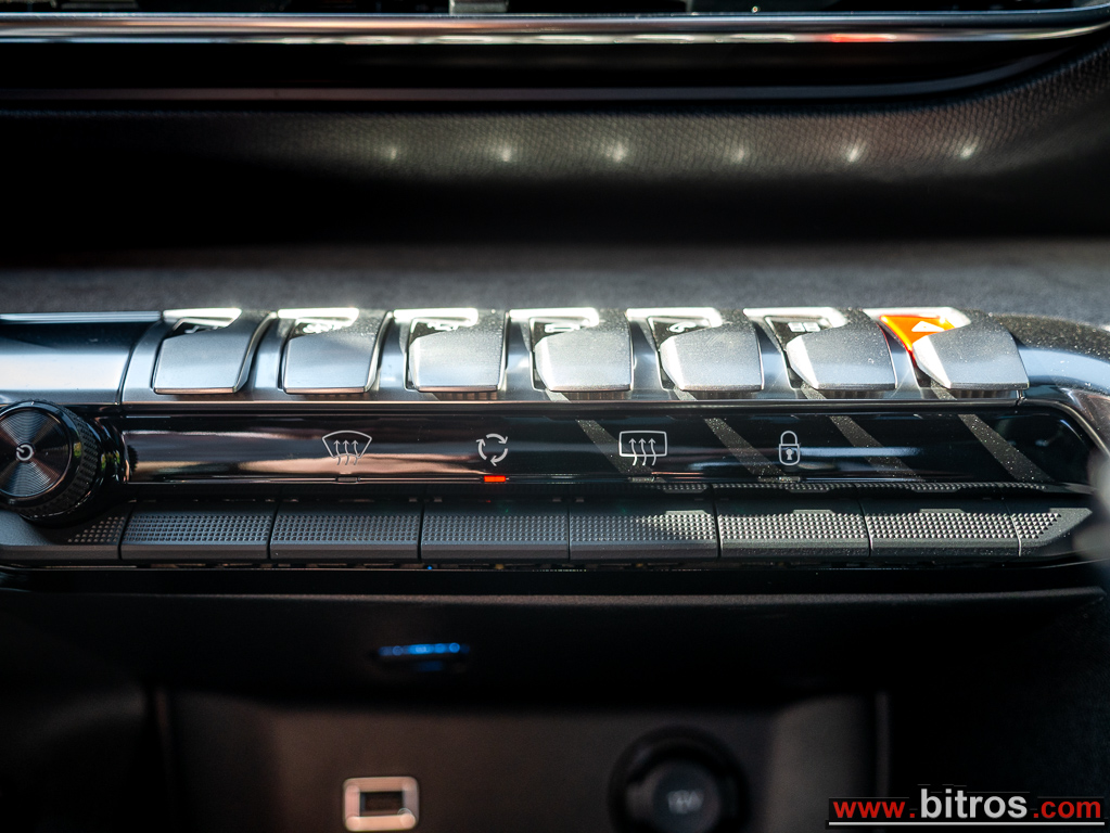 Peugeot 3008 2022 GT +ΟΡΟΦΗ FACE LIFT 44.000Km!! 130HP — φωτογραφία 32