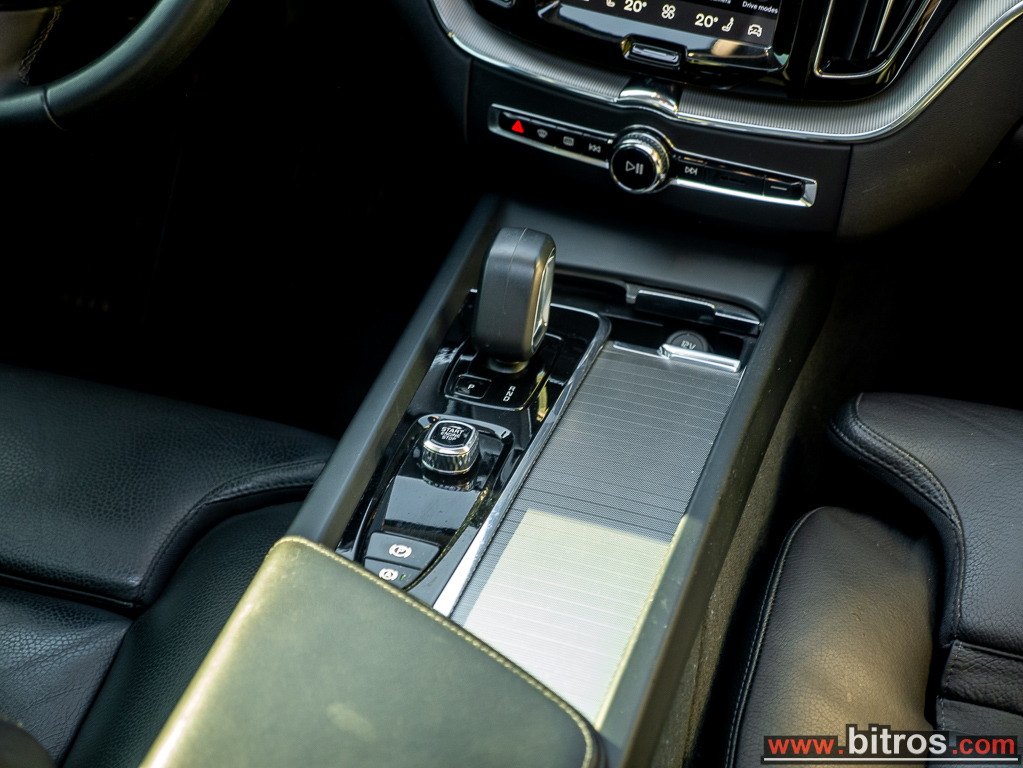 Volvo XC 60 2023 ULTIMATE DARK T8 RECHARGE 455HP PHEV AWD -GR — φωτογραφία 40