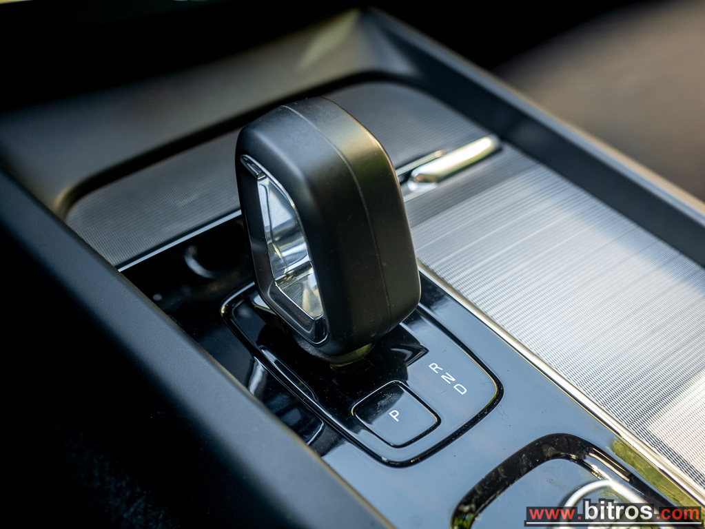 Volvo XC 60 2023 ULTIMATE DARK T8 RECHARGE 455HP PHEV AWD -GR — φωτογραφία 42