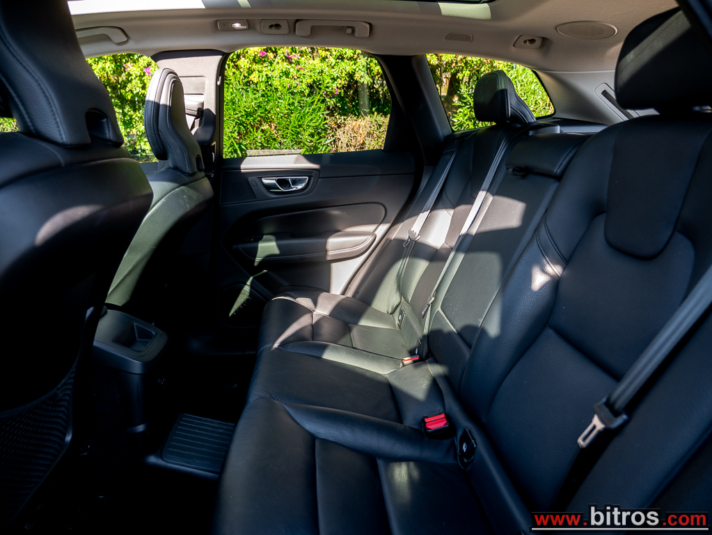 Volvo XC 60 2023 ULTIMATE DARK T8 RECHARGE 455HP PHEV AWD -GR — φωτογραφία 8