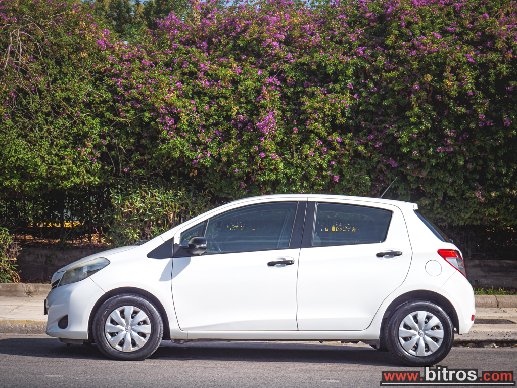 Toyota Yaris 2012 ΛΙΓΑ ΧΛΜ!!! ΕΛΛΗΝΙΚΟ ΙΔΙΩΤΗ 1.3 100hp! 6TAXYTO — φωτογραφία 9